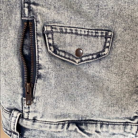 Fitted Denim Jacket - Picture 4 of 7